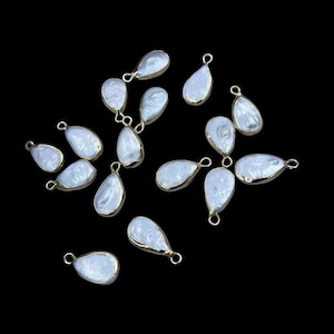 2pcs/4pcs/10pcs Gold Plated Framed Natural Freshwater Pearl Baroque Pearls Drop Pearl Pendant ZB029