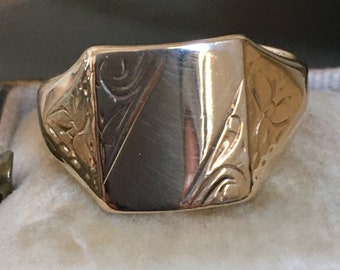 Solid Gold Heavy Signet Ring Size 7 1/2