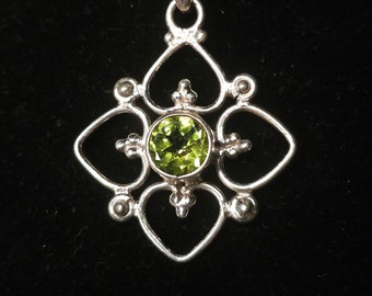 Collar "VENUS" con colgante de Peridoto engastado en Plata 925