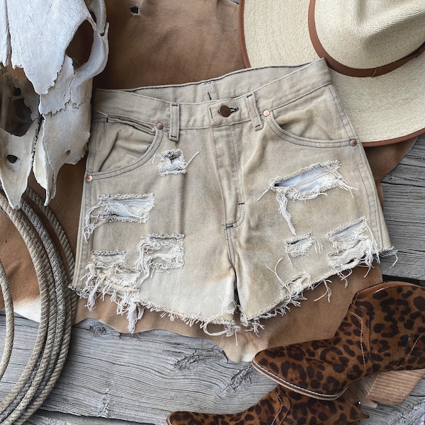 𝑅𝑒𝑡𝑟𝑜 𝐵𝑙𝑒𝑎𝑐ℎ𝑒𝑑 ʜɪɢʜ ᴡᴀɪsᴛᴇᴅ Wrangler Cutoffs