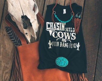 ℂ𝕙𝕒𝕤𝕚𝕟𝕘 𝕎𝕚𝕝𝕕 ℂ𝕠𝕨𝕤 Racerback Cropped Tank
