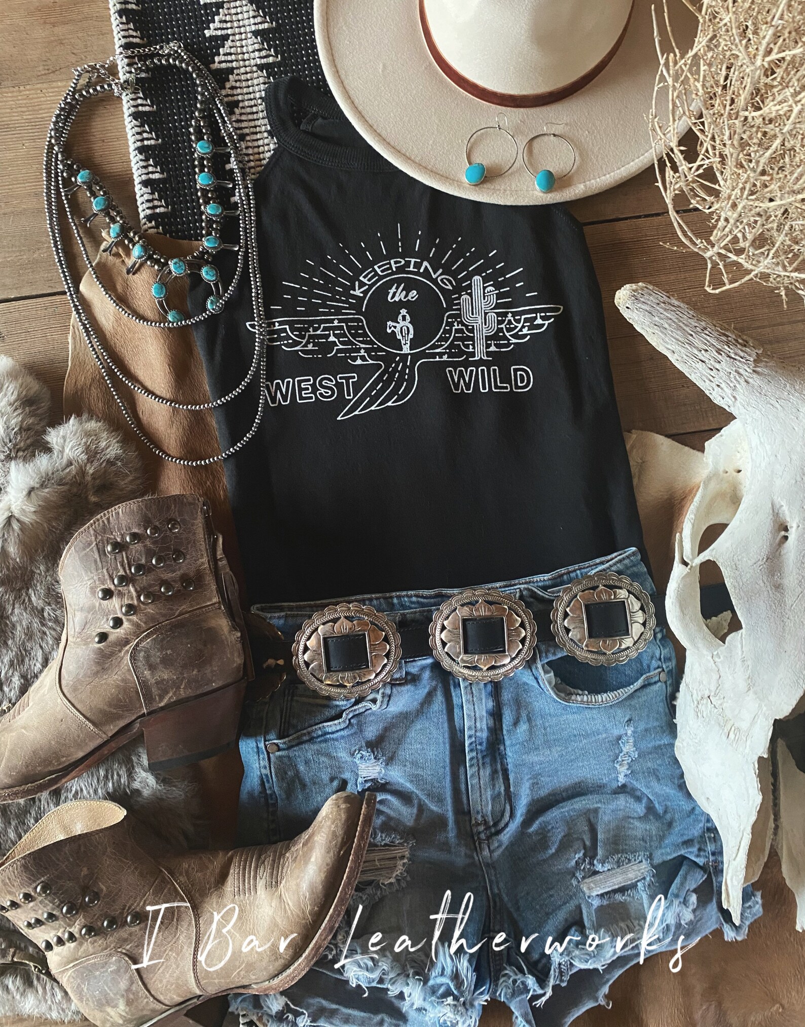 𝑲𝒆𝒆𝒑𝒊𝒏𝒈 𝑻𝒉𝒆 𝑾𝒆𝒔𝒕 𝑾𝒊𝒍𝒅 Tank Tank Top Western Tank Top Ladies Etsy