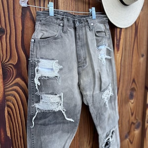 Vintage Distresed High waisted Wrangler Jeans