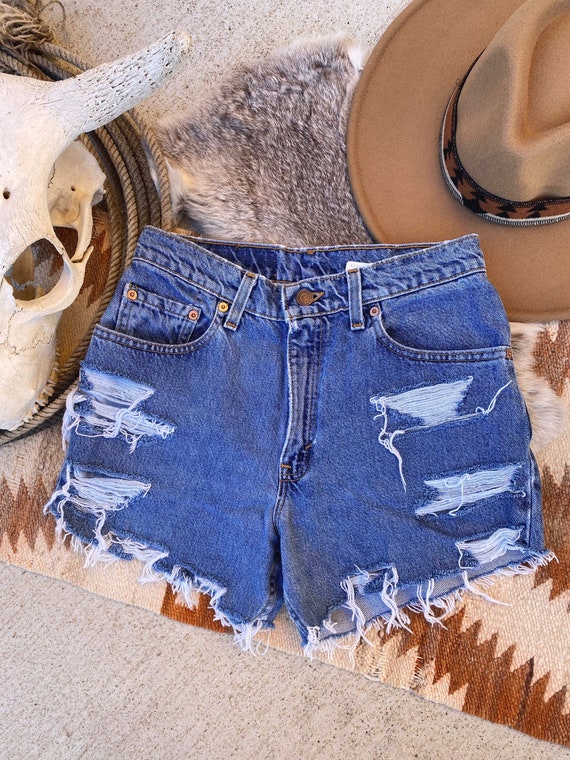 Distressed Levi cutoffs