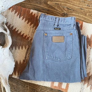 Vintage light grey wrangler jeans, wrangler jeans, vintage clothing, vintage western wear, western fashion, cowboy jeans, cowgirl jeans