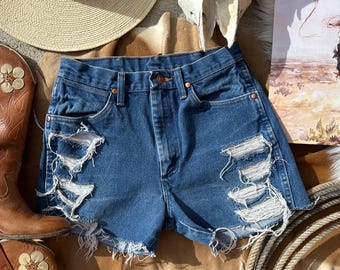 Pantalones cortos Wrangler vintage de cintura alta y desgastados