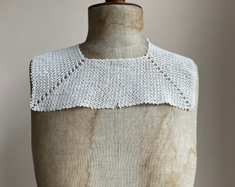 Début du XXe siècle, col carré | Dentelle de coton au crochet | Bavoir à empiècement avec empiècement corsage | Mode antique | Accessoires de chemisier pour déguisement d'époque