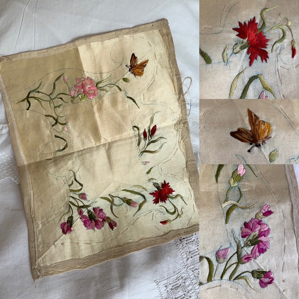 Broderie française du 19e siècle inachevée | Fleurs d'oeillets en soie crème, papillon | Cadre photo brodé | Textiles anciens