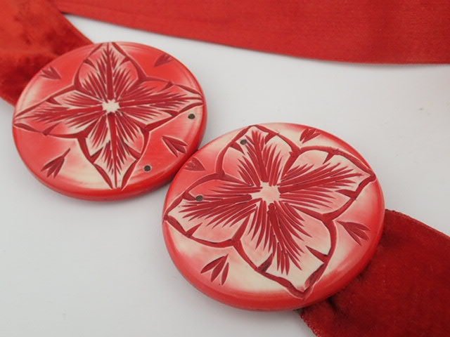 Vintage Red Cream Carved Plastic Belt Buckle 1930s Retro Fashion Accessory Vintage Art Deco Belt Buckle - Maroon Slider Dress Accessory  main image 2
