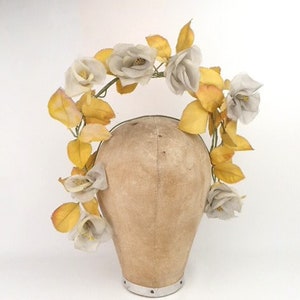 1940s Soft Grey Roses Headdress | Dinty Stamens  Leaves Fine Silk Bound | Wreath Headband Tiara Crown | Vintage Accessories