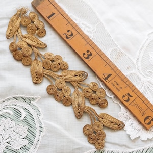 1900s Berries Applique | Metallic Gold Coiled Thread | Embellishment Trimming Sew On | Haberdashery Sewing Dressmaking Millinery | Antique