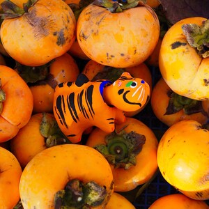 Tora japanische Tigerfigur aus Pappmaché