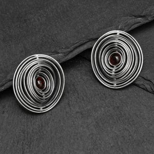 Oxidierte Sterling Silber Gravitas Ohrringe: Einzigartige Stern Design