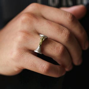 Anillo de astronauta y agujero negro: joyería steampunk galáctica de plata de ley.