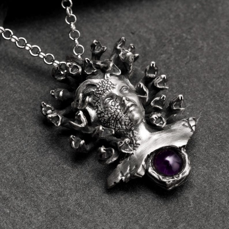 Halsband med Medusa-hänge i oxiderat sterlingsilver: Ormberlock, Halloween-present Ametist