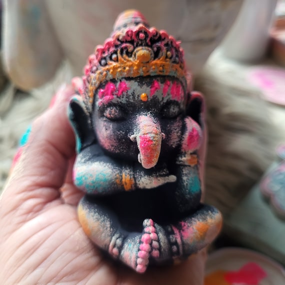 Ganesha Baby Steinfigur - Handbemalt im ANILUAP Style / Spirituelle Geschenkidee - Glücksbringer