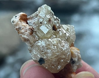 Cerussit mit Baryt aus Marokko | Roher Cerussitstein, natürlicher Cerussit, fluoreszierendes Mineral, Cerussit-Muster, UV-reaktiver Kristall