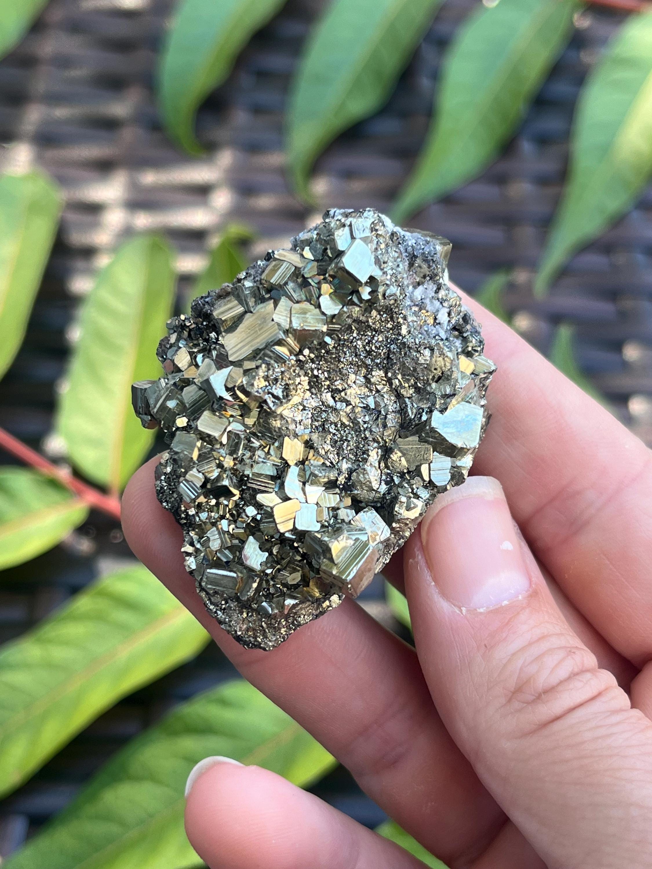 両面立方体黄鉄鉱結晶クラスター | ワンサラ鉱山（ペルー） | 天然黄金
