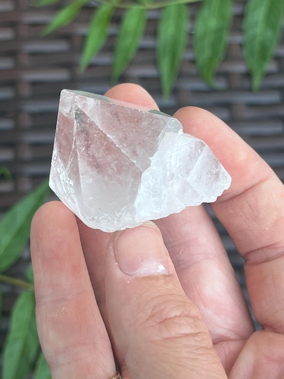 ブラジル産 特大 水晶ポイント ブラジル産天然透明水晶｜ブラジル産天然水晶ポイント、ヒーリング