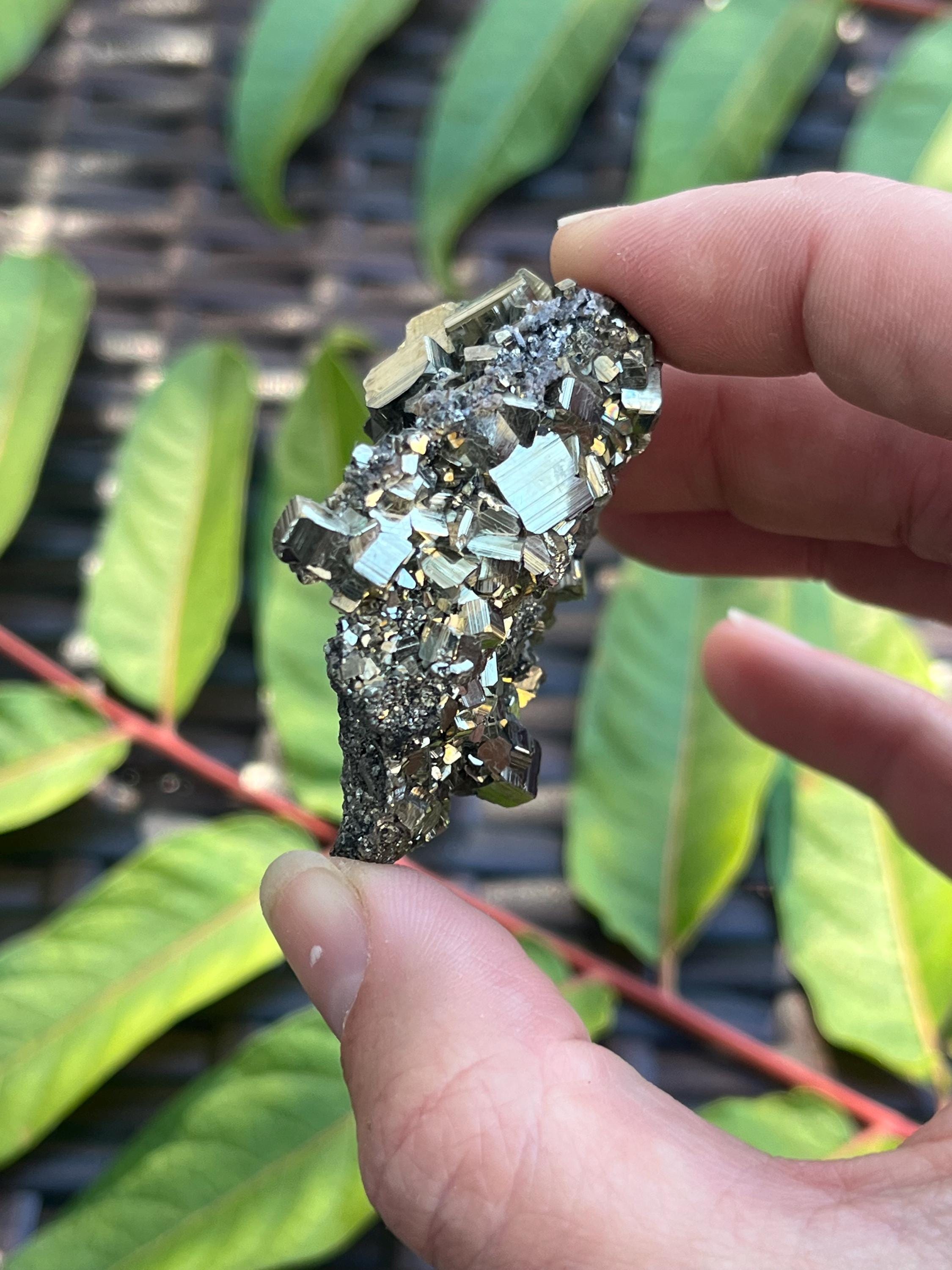 両面立方体黄鉄鉱結晶クラスター | ワンサラ鉱山（ペルー） | 天然黄金