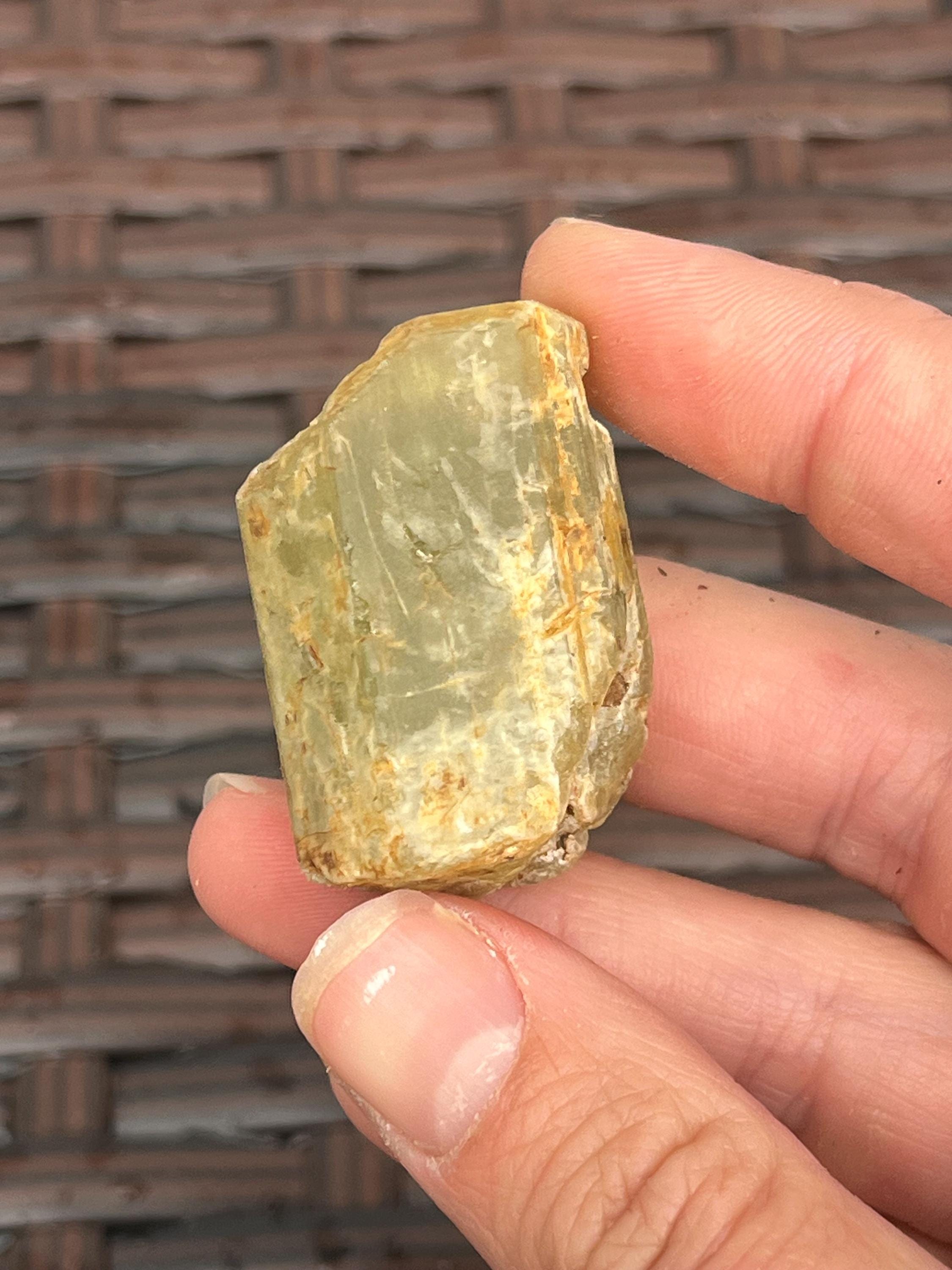 モロッコ産の大きなグリーンアパタイト結晶｜アパタイト原石、天然