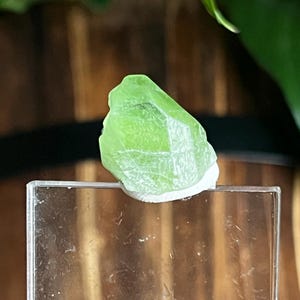 Raw Peridot Crystal 25ct | Green Peridot Specimen, Natural Peridot, Raw Peridot, Peridot Gemstone, Peridot Stone, Peridot Pakistan