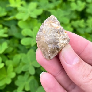 Seltener Cerussit-Kristall aus Marokko | Roher Touissit Cerussit Mineral, fluoreszierender Heilstein, Sammler Cerussit Kristall