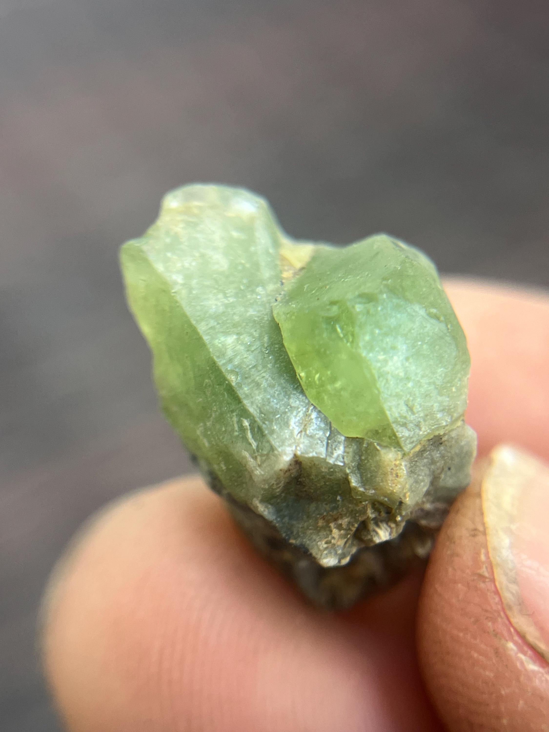 原石ペリドット結晶クラスター | グリーンペリドット標本、天然