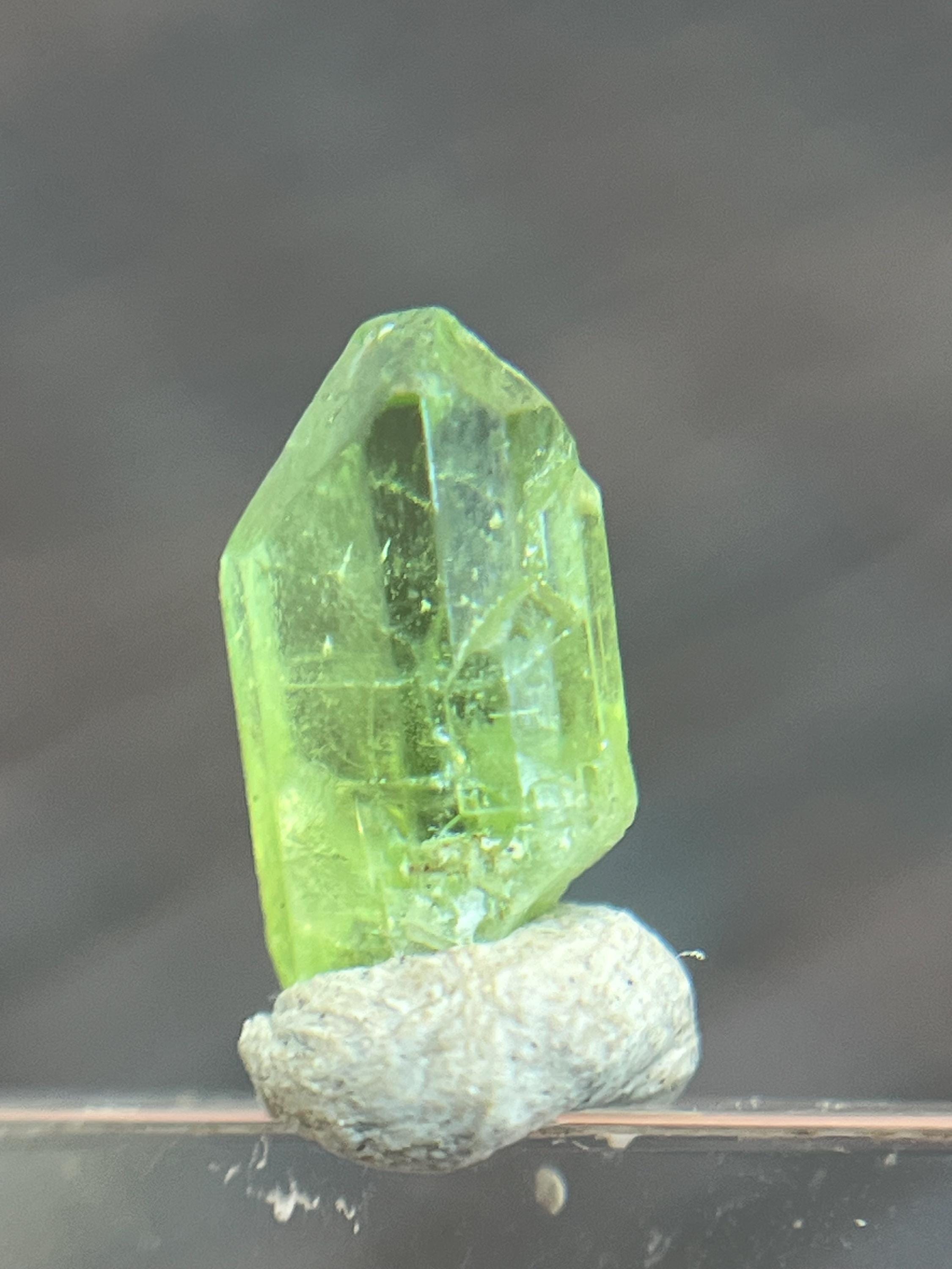 パキスタン産ペリドット原石 3.5カラット | 天然グリーンペリドット