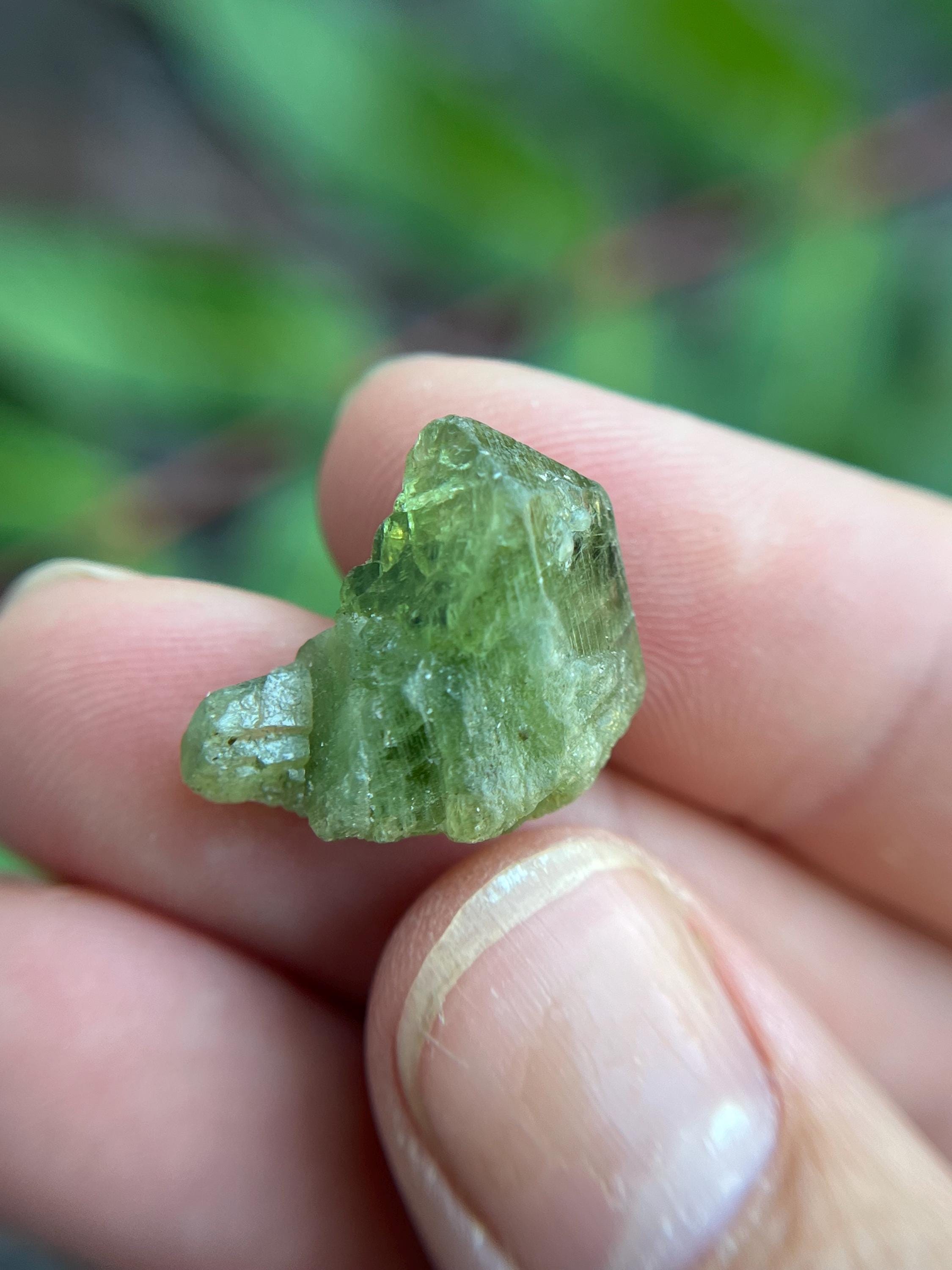 アフガニスタン産 15カラット グリーンダイオプサイド原石 | 天然