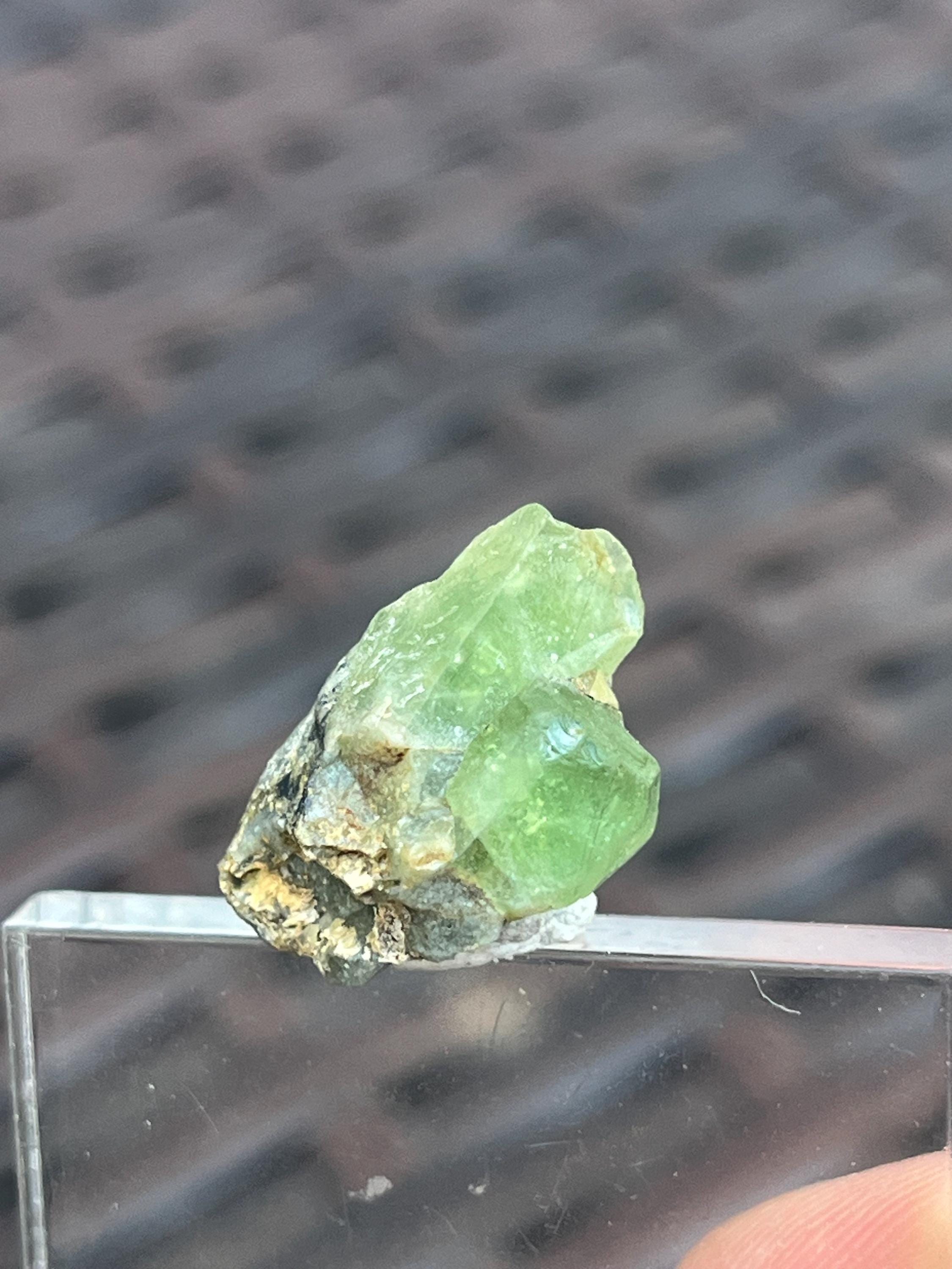 原石ペリドット結晶クラスター | グリーンペリドット標本、天然