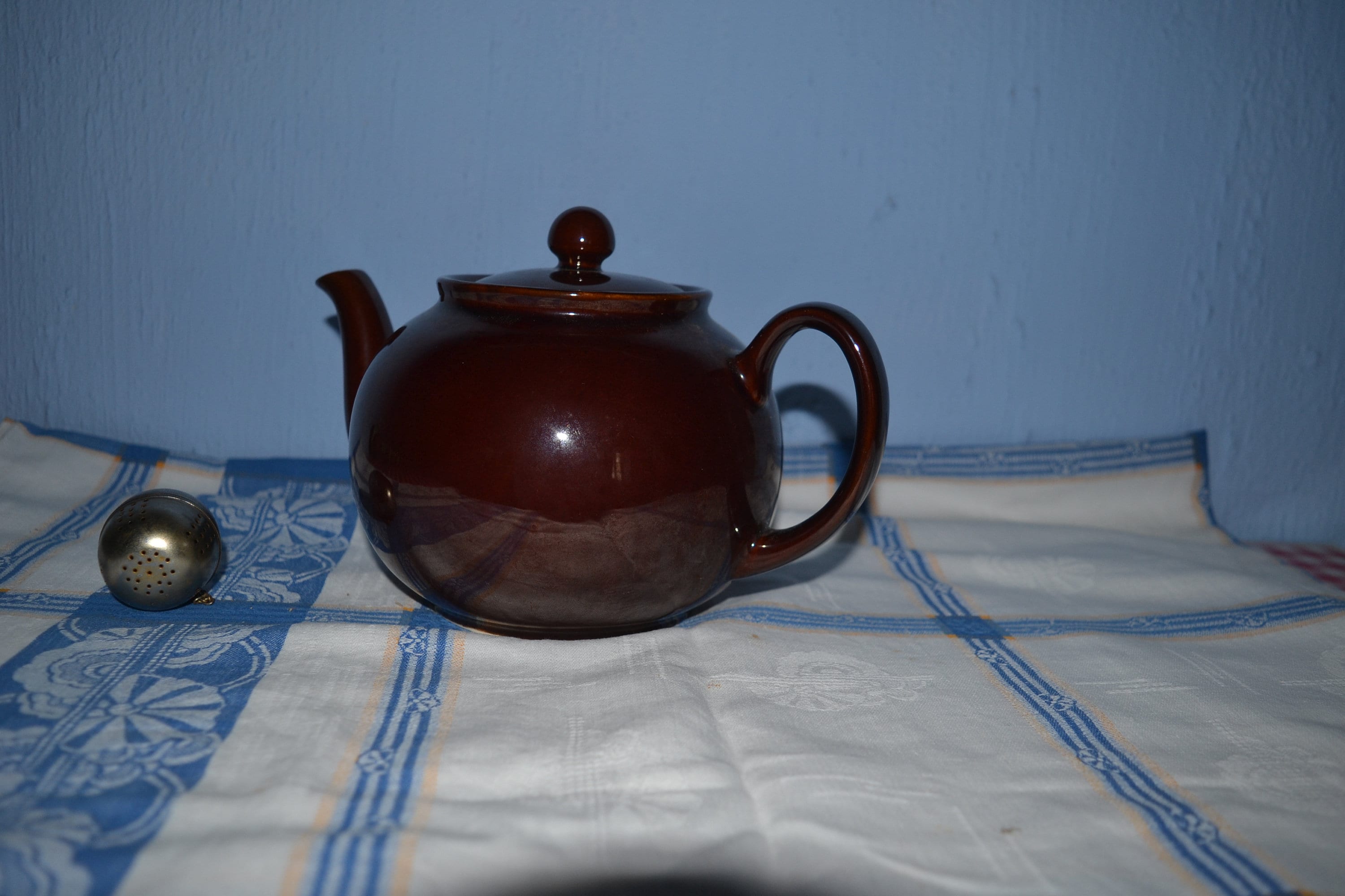 1940s "Brown Betty" teapot-Pristine England