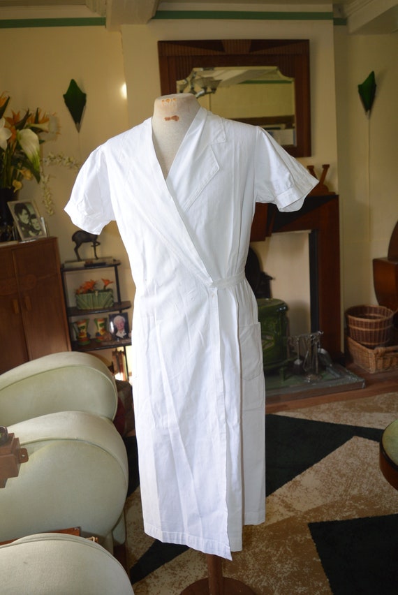 1940s nurse wrap dress/coat-size 12 Uk fit