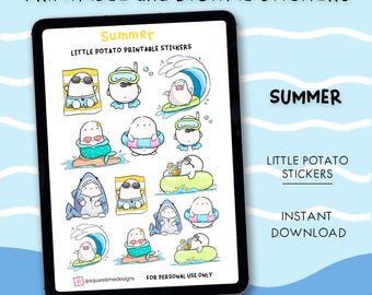 Può includere: Un tablet digitale mostra una collezione di adesivi a tema estivo. Gli adesivi presentano personaggi di cartoni animati a forma di patata in varie attività estive, come prendere il sole, fare surf e nuotare. Il testo sul tablet recita "Adesivi stampabili e digitali" e "Little Potato Printable Stickers".