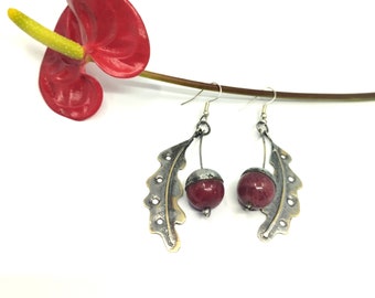 Boucles d'oreilles glands en jaspe de Bourgogne avec feuilles