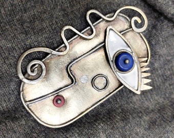 Kika- abstract face brooch