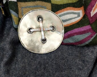Hiper big Button brooch 8 cm
