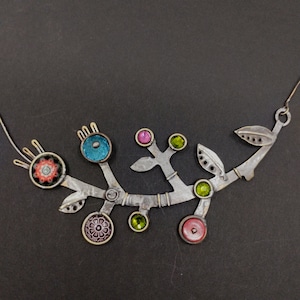 A spring flower twing necklace image 1