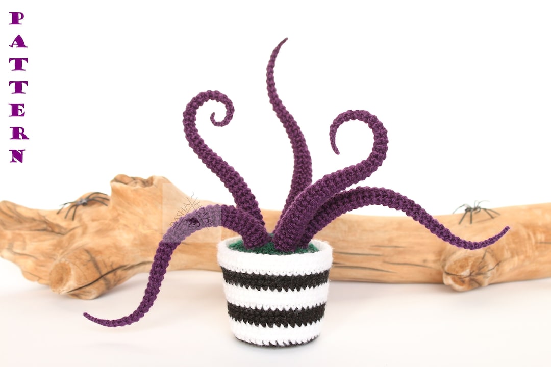 Monster Plant Crochet Pattern/ Fantasy Amigurumi/ Halloween Crochet