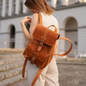 Kompakter Rucksack aus Crazy Horse-Leder: Vintage-Stil für Damen