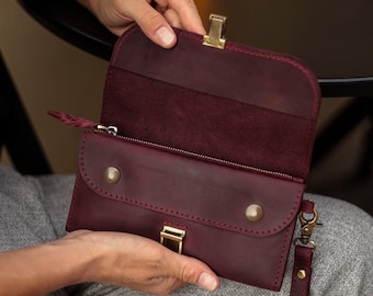 Cartera de mano de piel color burdeos para mujer | Clutch de cuero personalizado | Cartera de viaje ideal para teléfono | Un regalo elegante para ella