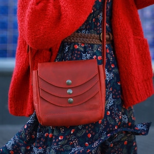 Petit sac bandoulière en cuir pour femme - Mini sac à main rouge avec 3 poches - Cuir véritable fait main - Bandoulière réglable