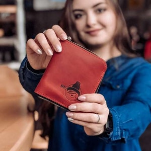 Elegante cartera de piel con cremallera para mujer personalizada, perfecta para tarjetas y dinero en efectivo.