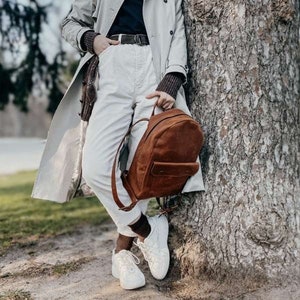 Handgefertigter Lederrucksack – Vintage Brauner Rucksack mit Fronttasche, verstellbaren Trägern – Unisex Laptoptasche für jeden Tag