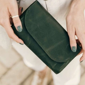 Handcrafted Green Leather Wallet: Personalized Women's Long Clutch Phone Case