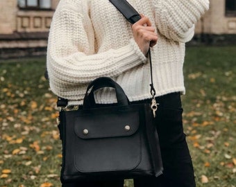 Personalized Leather Crossbody Bag for Women, Handmade Leather Purse, Small Shoulder Handbag, Monogram Gift for Her, Everyday Bag