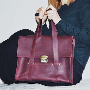 Bolso bandolera burdeos personalizado para mujer | Bolso bandolera de cuero hecho a mano para portátil de 14 pulgadas