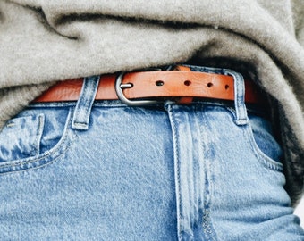 Cinturón de cuero genuino hecho a mano para mujer: accesorio elegante y duradero