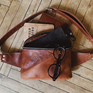 Leder-Gürteltasche, Leder-Gürteltasche, kleine Umhängetasche, Taillentasche, monogrammierte Umhängetasche