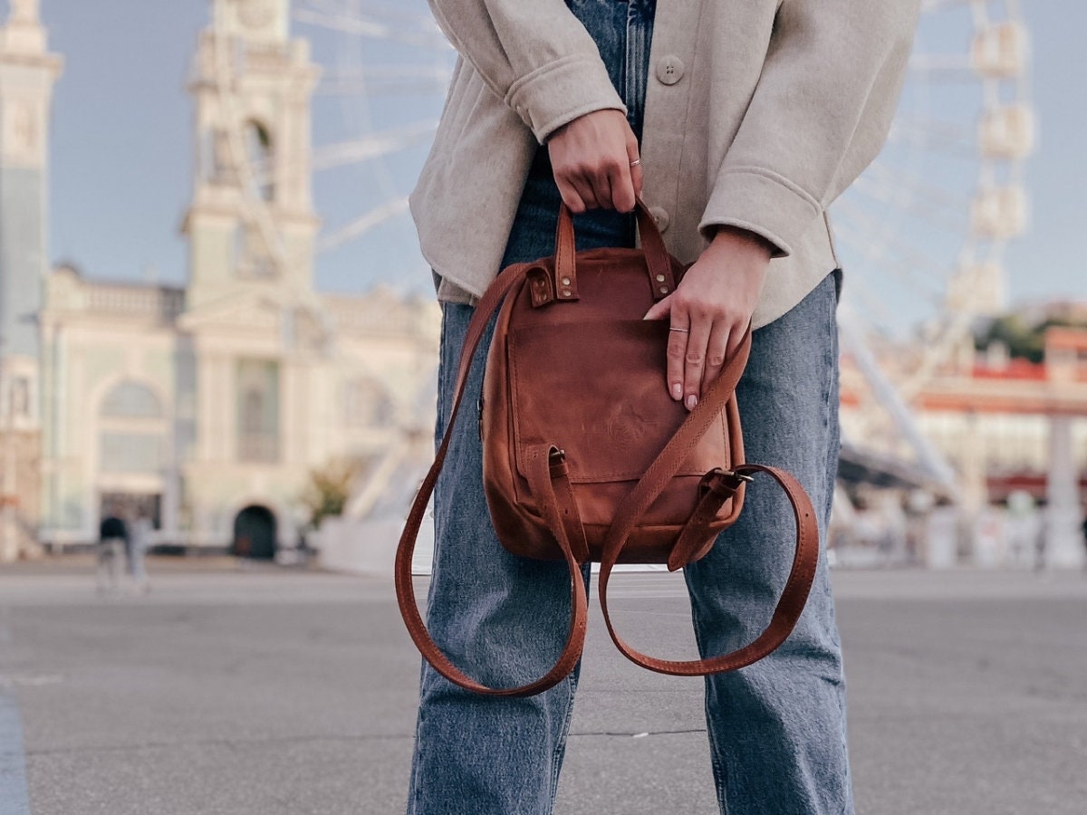 Vintage Bolsos Gomez Women\'s Brown Leather Pocket Side Zip Mini Backpack Bag Small Light Brown Leather Backpack, Personalized Mini  main image 4